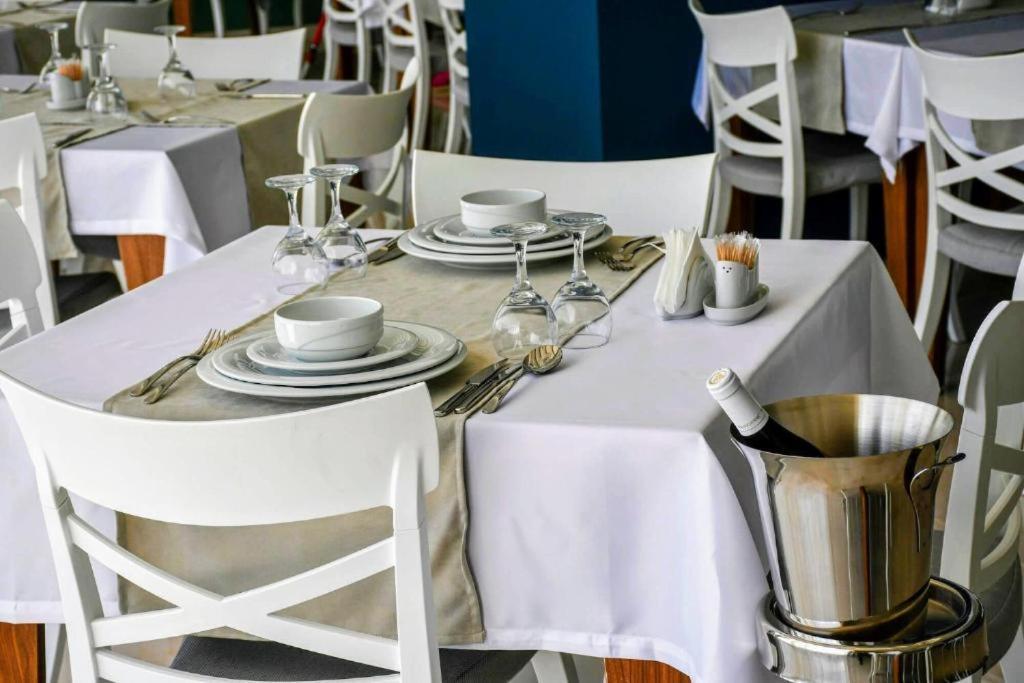 Mimoza Beachfront Hotel & Restaurant Famagouste Extérieur photo