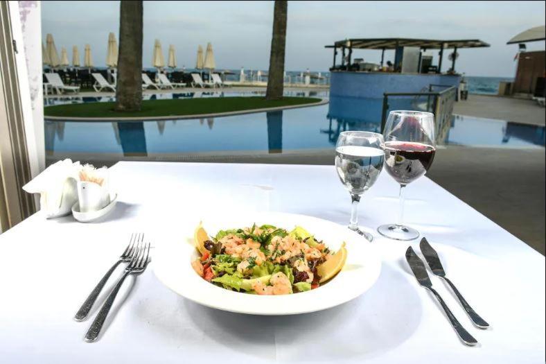 Mimoza Beachfront Hotel & Restaurant Famagouste Extérieur photo